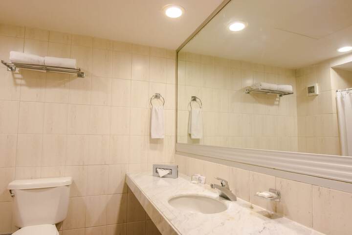 Room 32 of 62