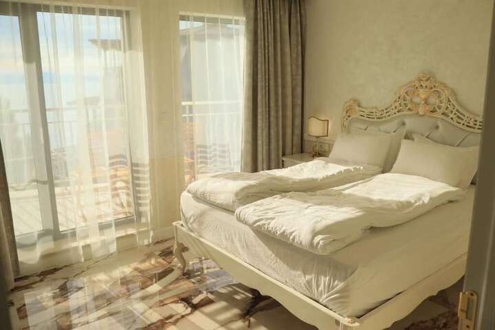 Room 8 of 81