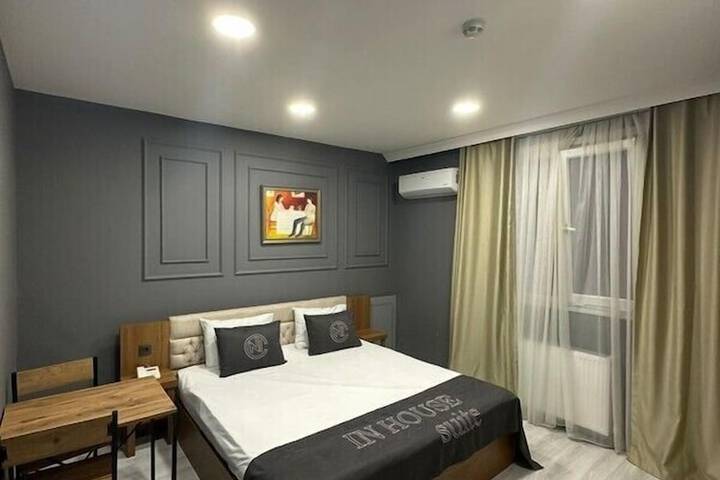 Room 9 of 18