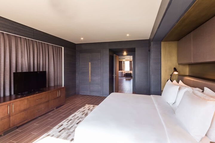 Room 12 of 118