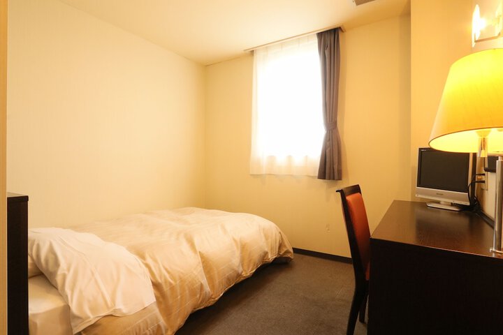 Room 4 of 9