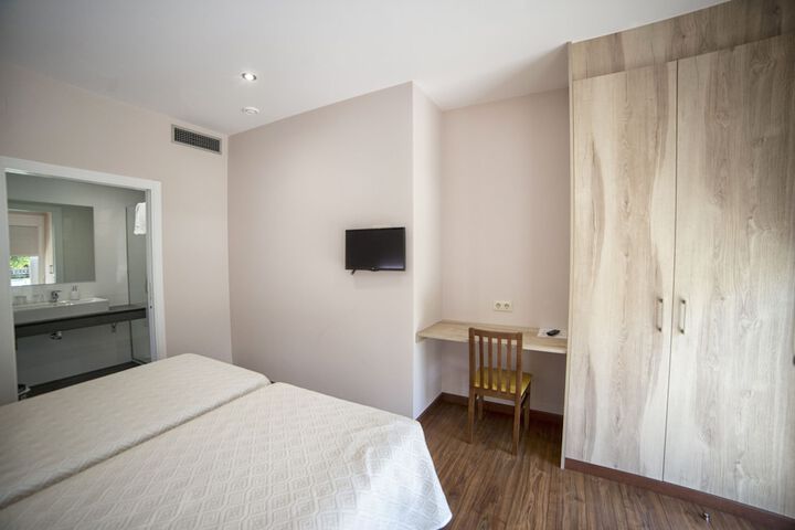 Room 13 of 74
