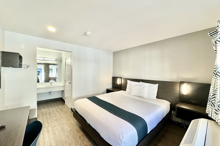 Room 6 of 23