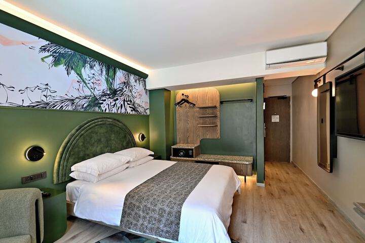 Room 7 of 30