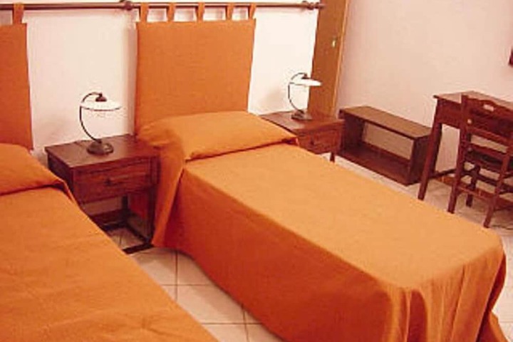 Room 8 of 35