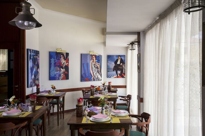 Dining 36 of 75