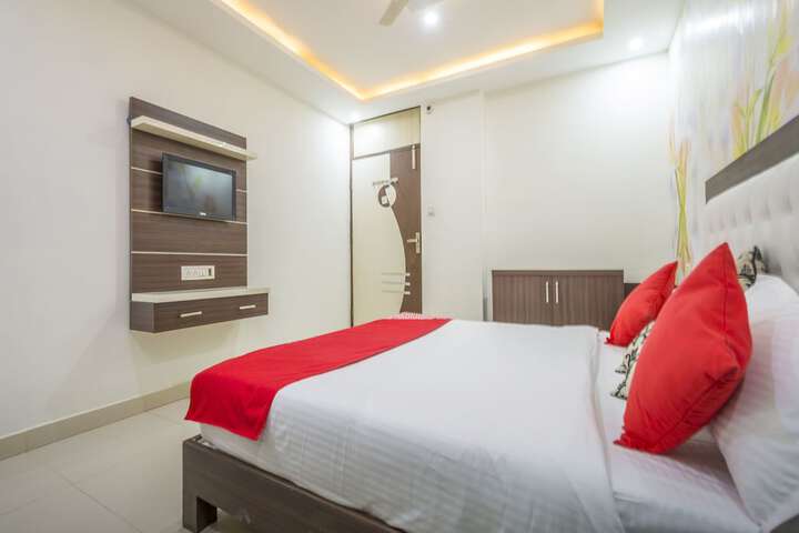 Room 5 of 11