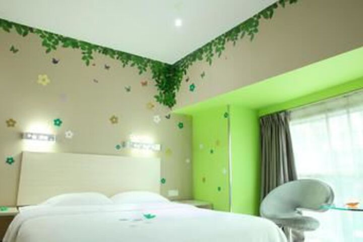 Room 30 of 38
