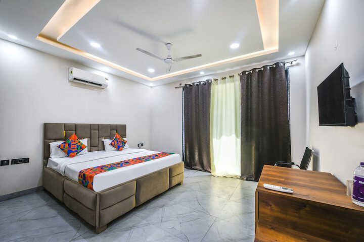 Room 9 of 28