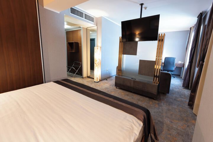 Room 21 of 82