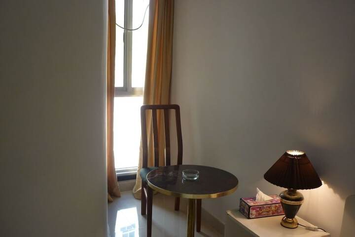 Room 9 of 28