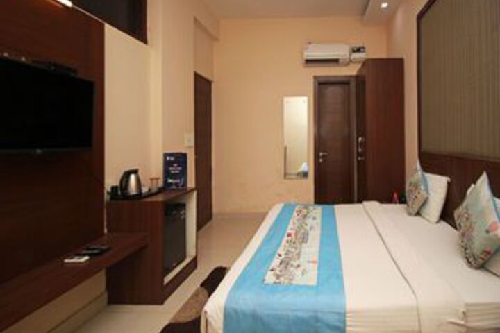 Room 8 of 28