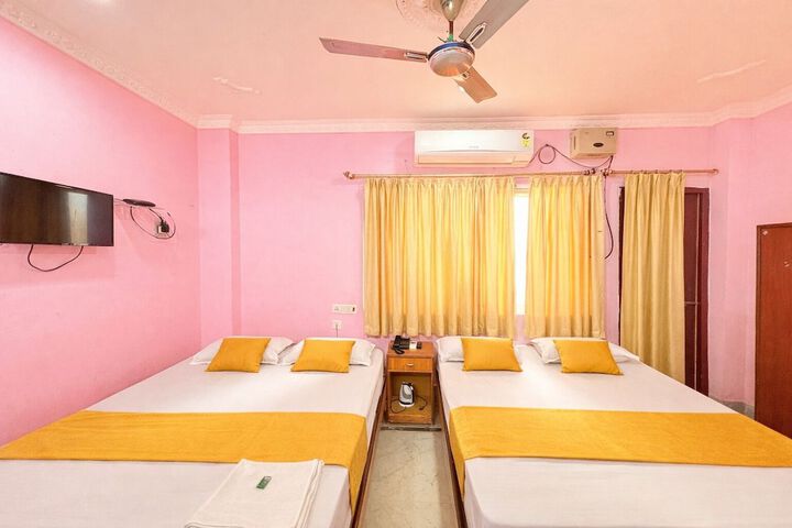 Room 9 of 16