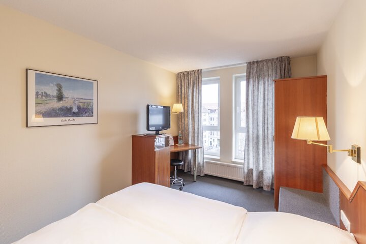 Room 44 of 114