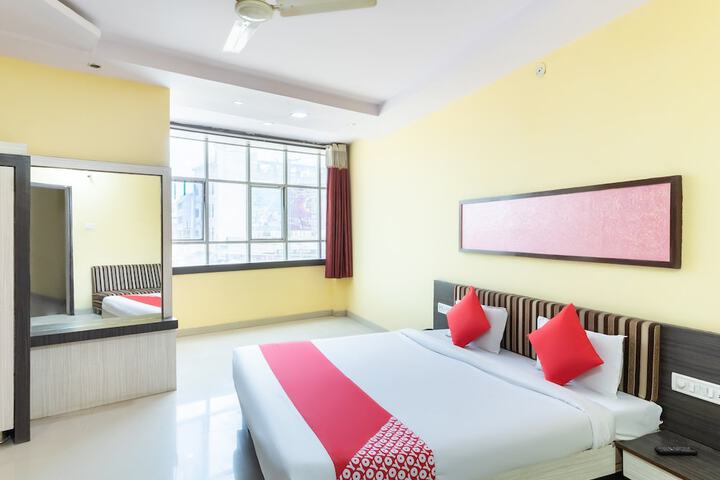 Room 10 of 16