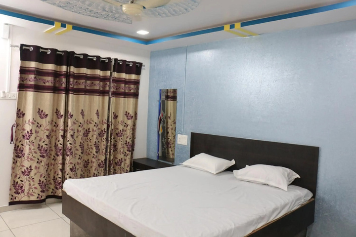 Room 2 of 10