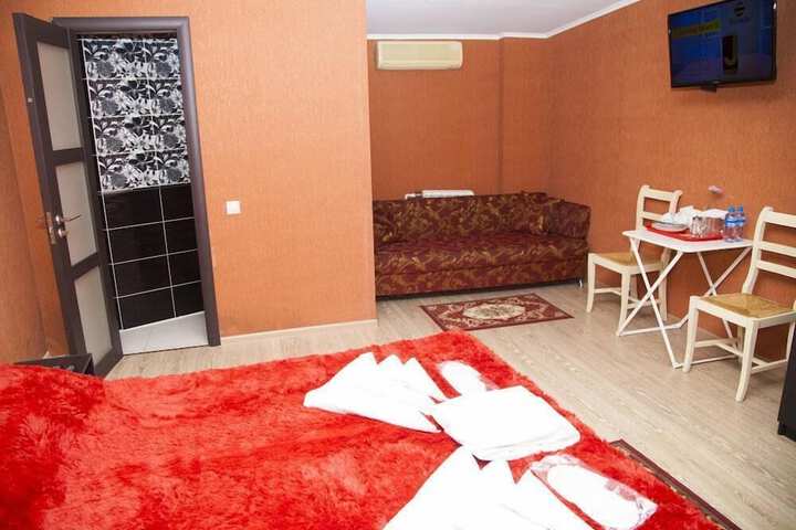 Room 13 of 28