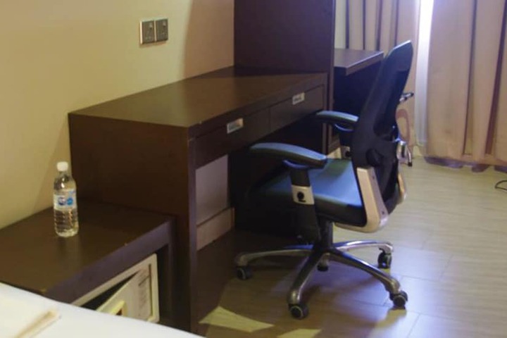 Room 6 of 38