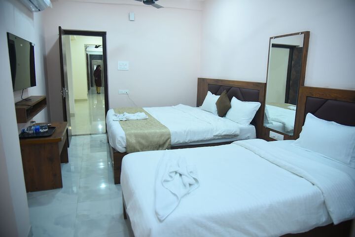 Room 15 of 33