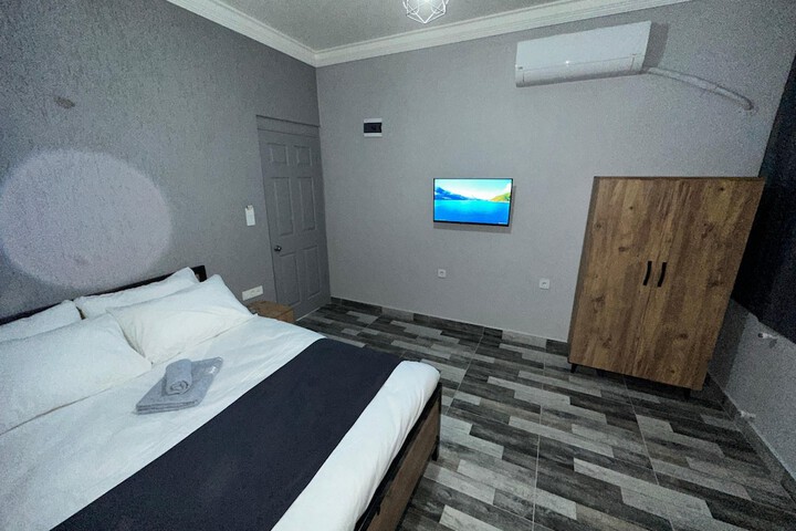 Room 10 of 19