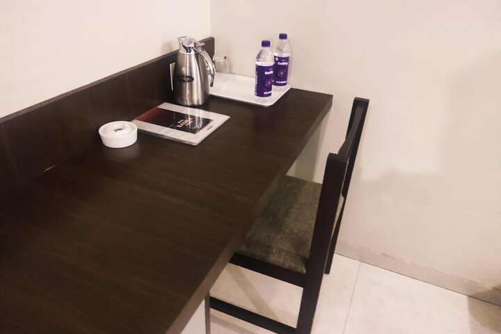 Dining 32 of 37