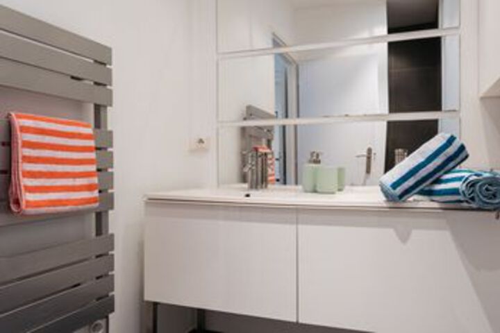 Room 2 of 10
