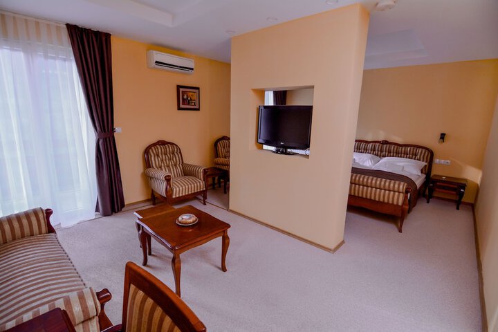 Room 8 of 48