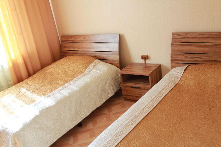 Room 4 of 68