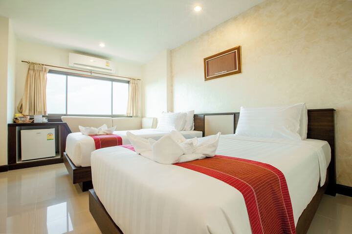 Room 43 of 183
