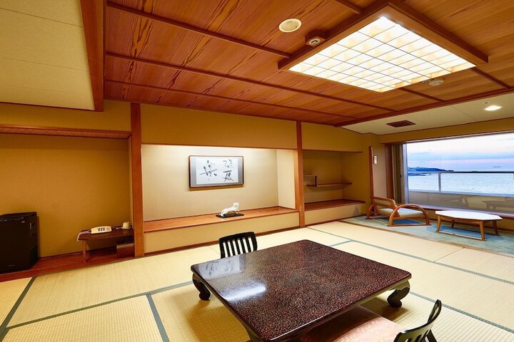Room 16 of 82
