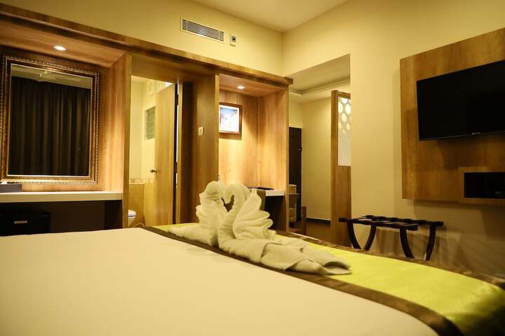 Room 14 of 36