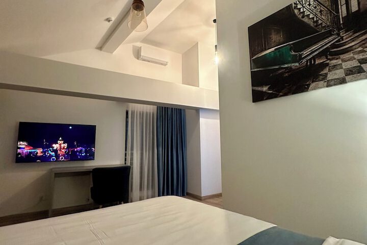 Room 18 of 36