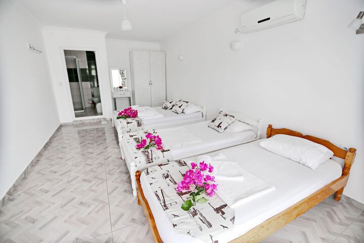 Room 15 of 32