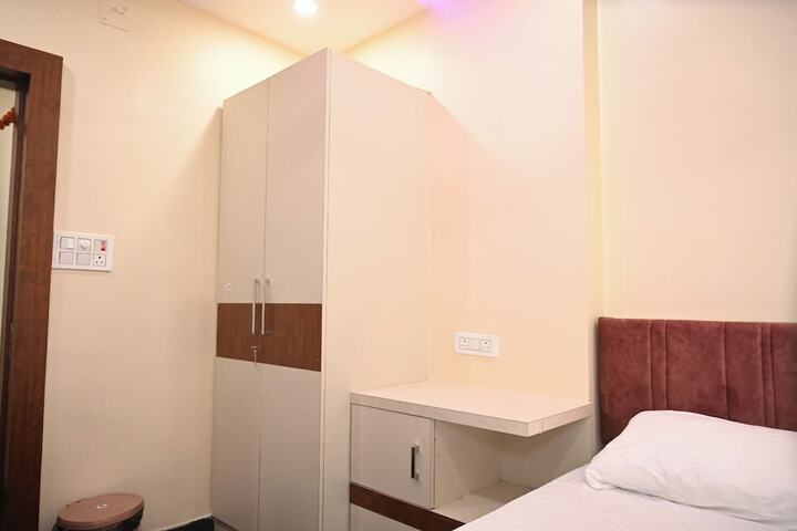 Room 4 of 12