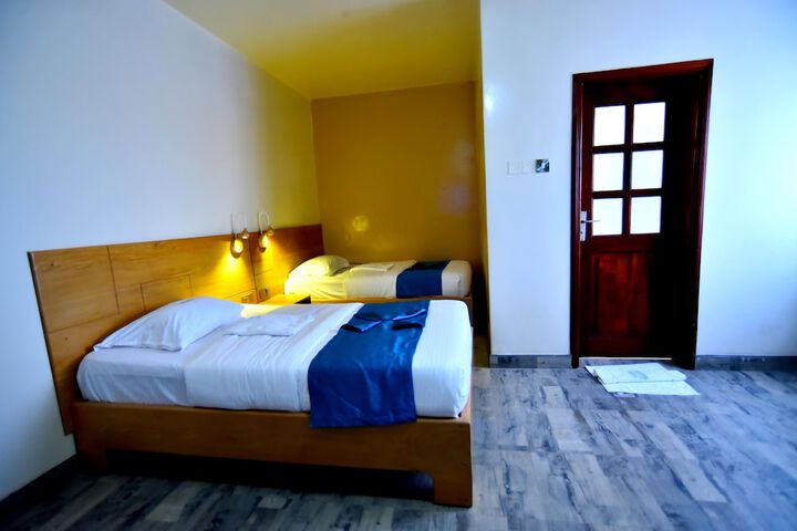 Room 10 of 33