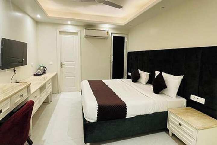 Fabhotel Lands Inn