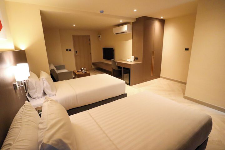 Room 25 of 103