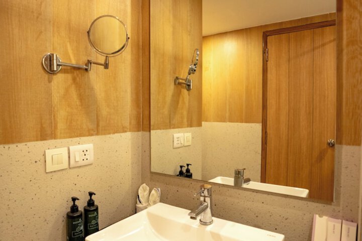Room 16 of 34