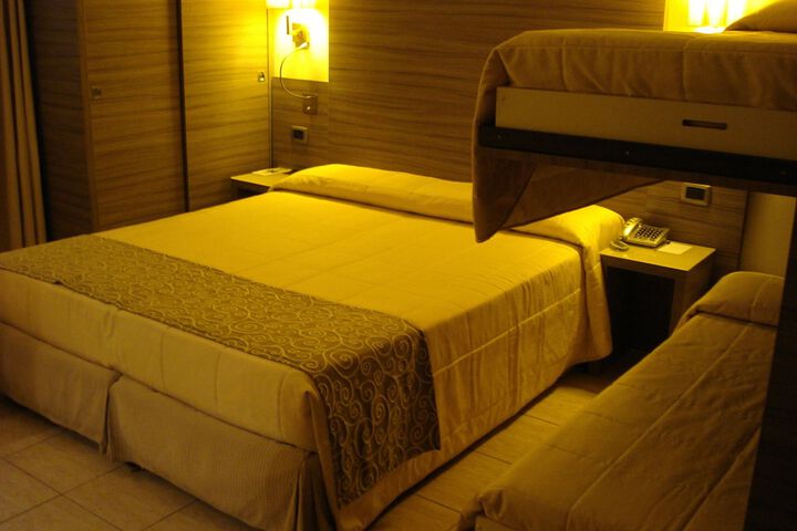 Room 6 of 43