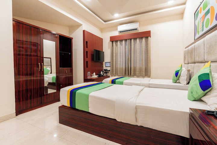 Room 12 of 62