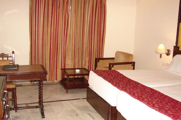 Room 5 of 40
