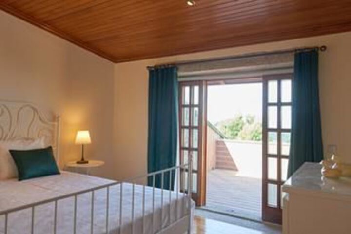 House With 5 Bedrooms in Cristelo With Wonderful sea View, Shared Pool, Enclosed Garden Near the Beach