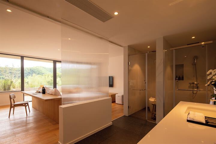 Room 44 of 218