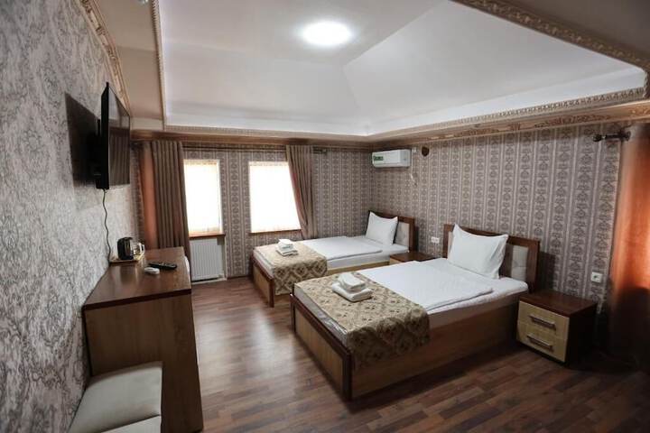 HOTEL PLAZA 777