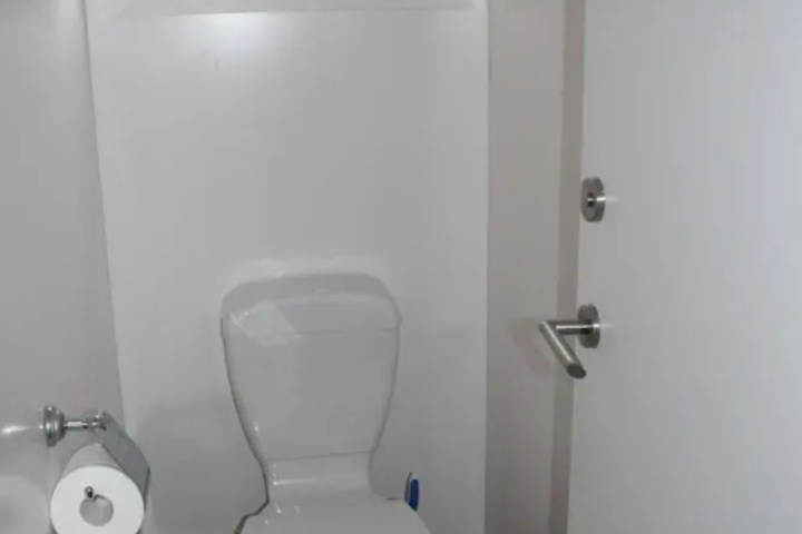 Room 7 of 18