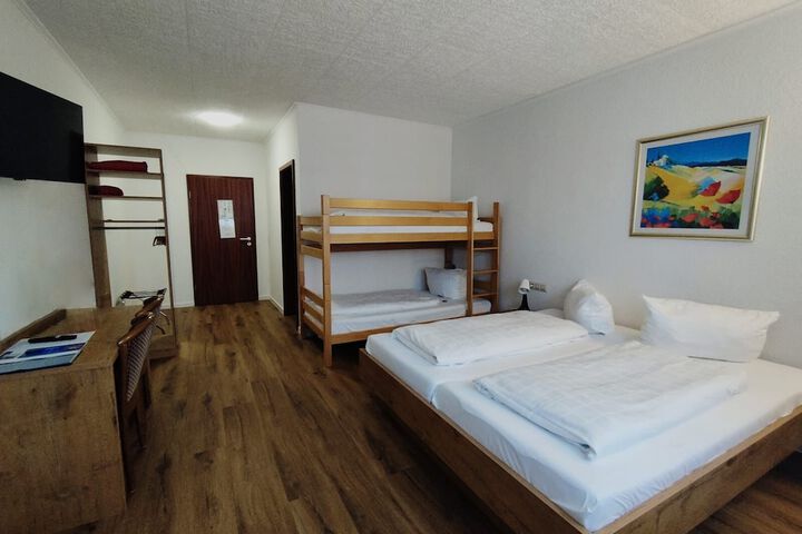 Room 7 of 27