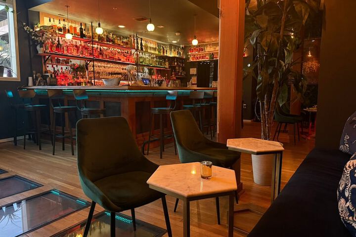 Lounge 143 of 153