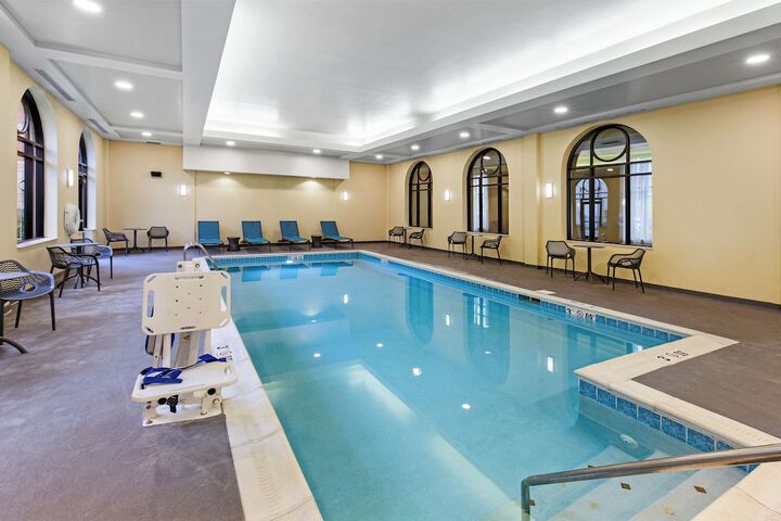Pool Hotel