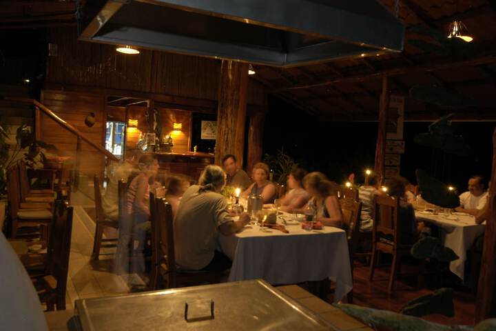 Dining 30 of 39