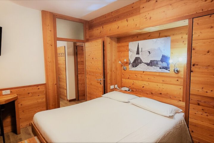 Room 9 of 39